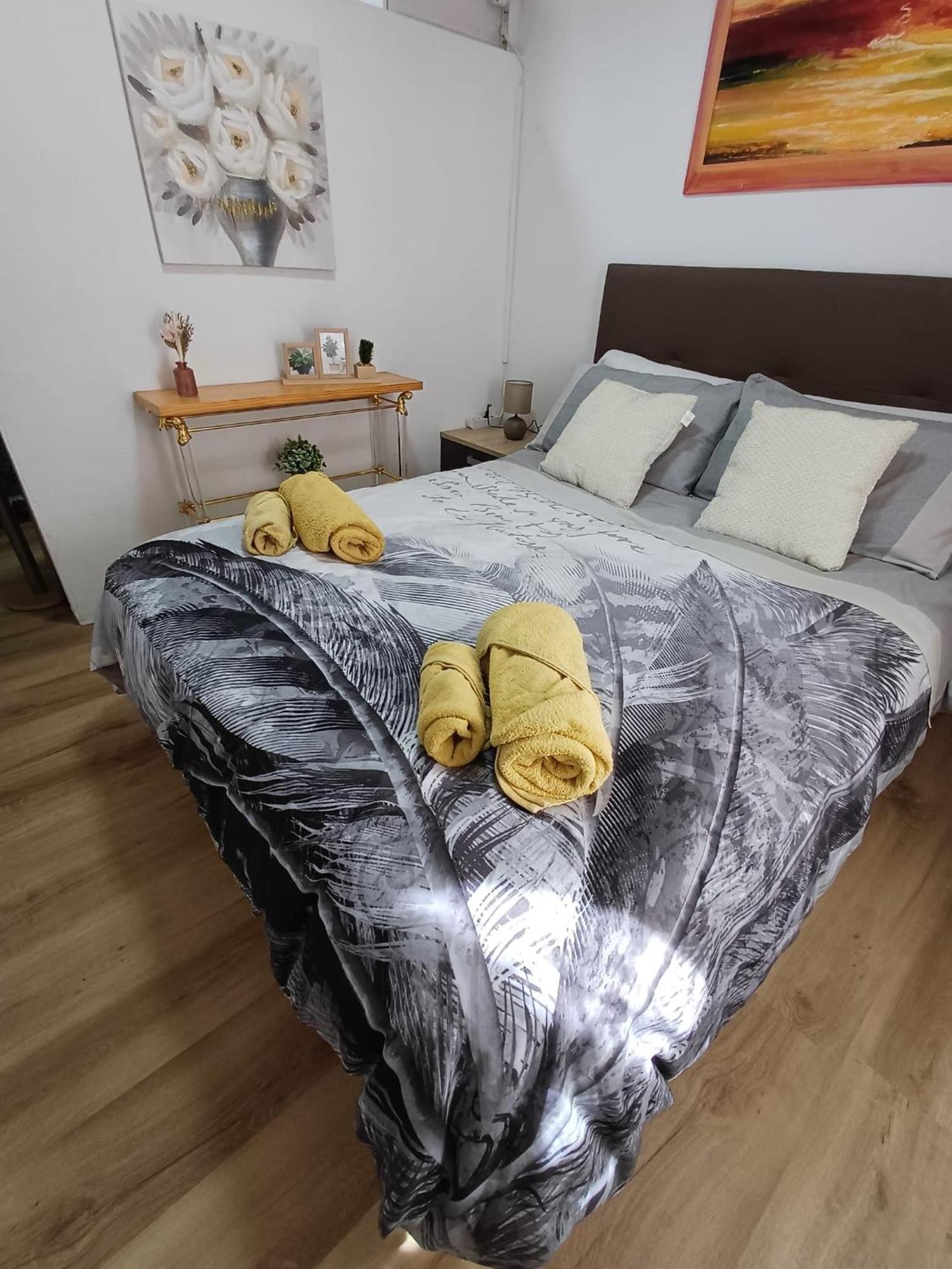 Alicante Postiguet Studios Экстерьер фото