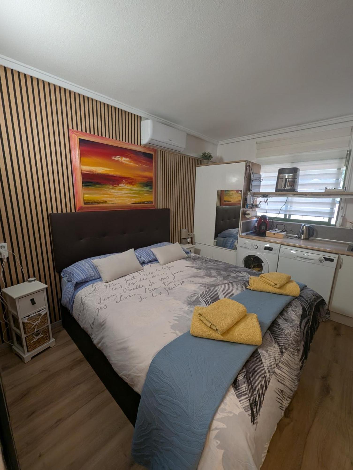 Alicante Postiguet Studios Экстерьер фото