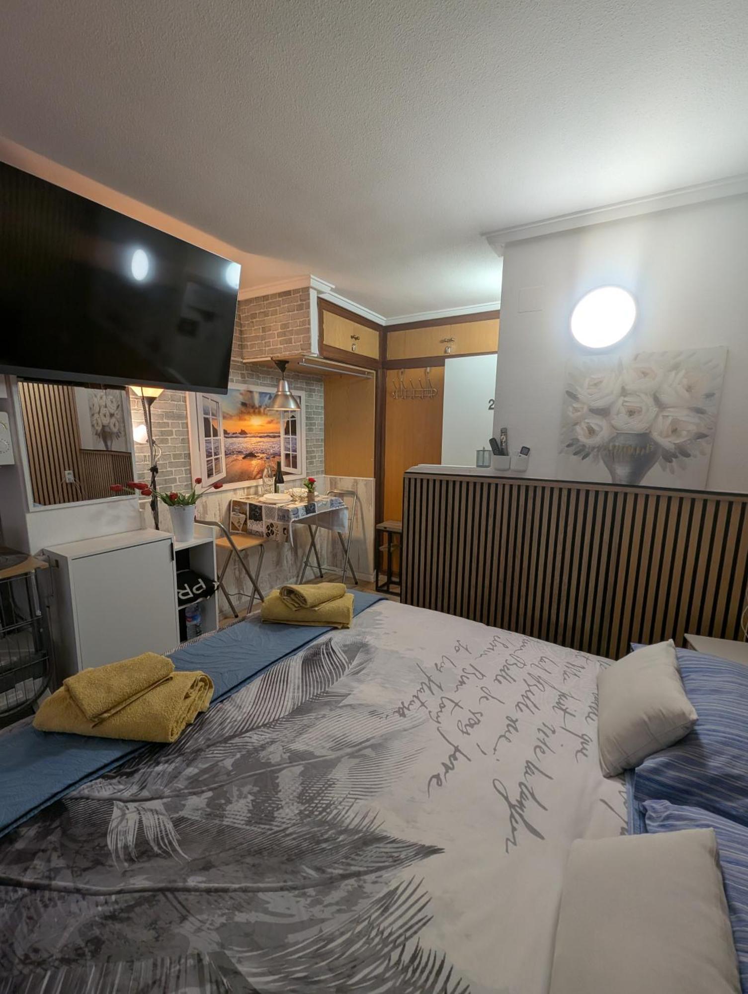 Alicante Postiguet Studios Экстерьер фото