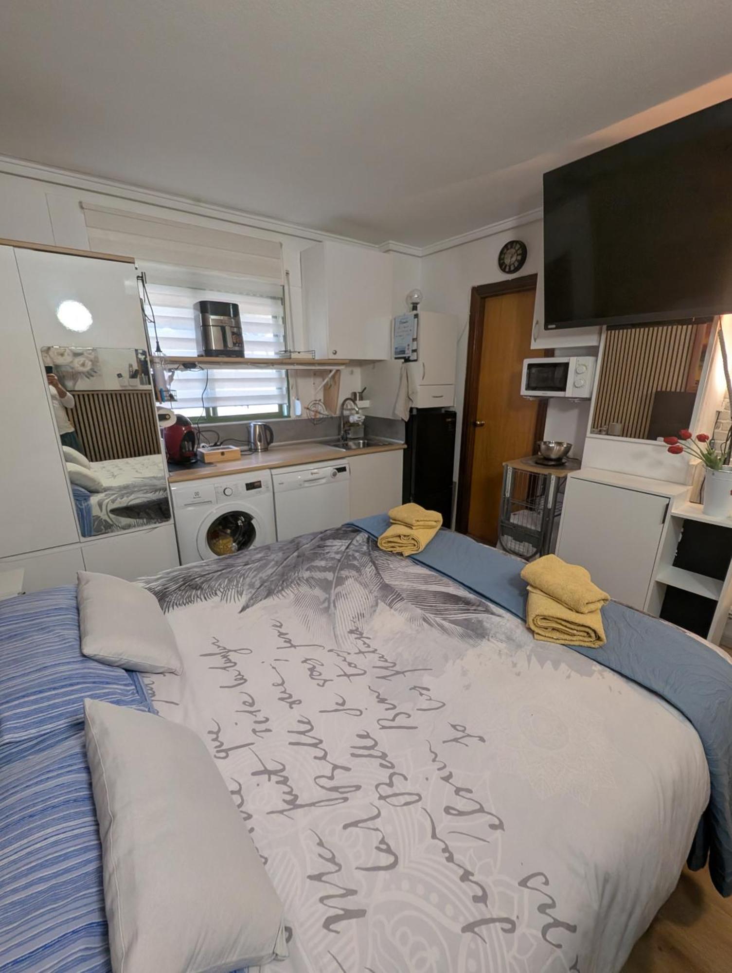 Alicante Postiguet Studios Экстерьер фото